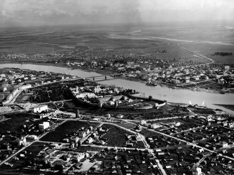 Великий Новгород. Общий вид на Софийскую и Торговую стороны города вскоре после войны. Фотография 1956 г.