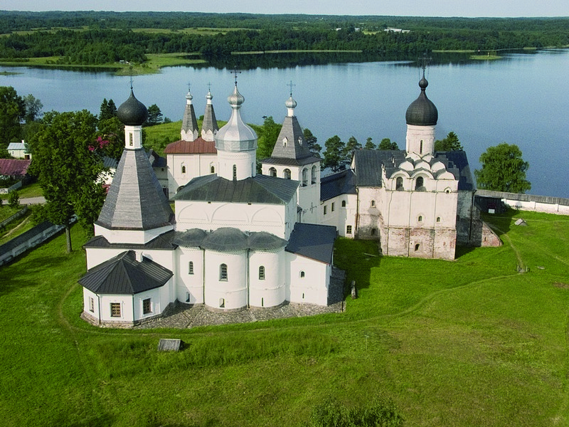Ферапонтов монастырь Общий вид с воздуха в сторону Бородавского озера